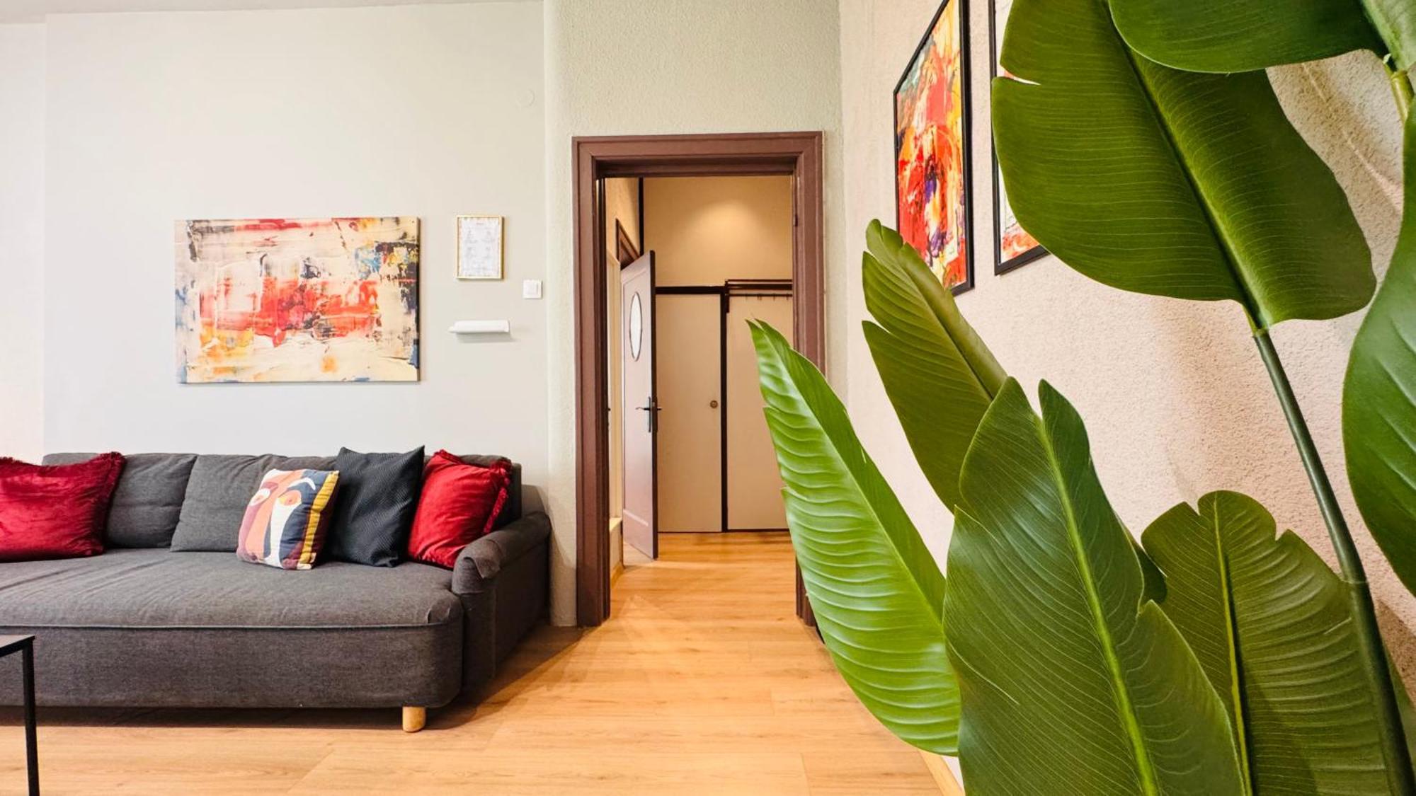 Ideal Home - Spacious & Modern Accommodation Near Unirii Square Бухарест Номер фото